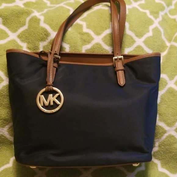 Michael Kors purse - Picture 2 of 4